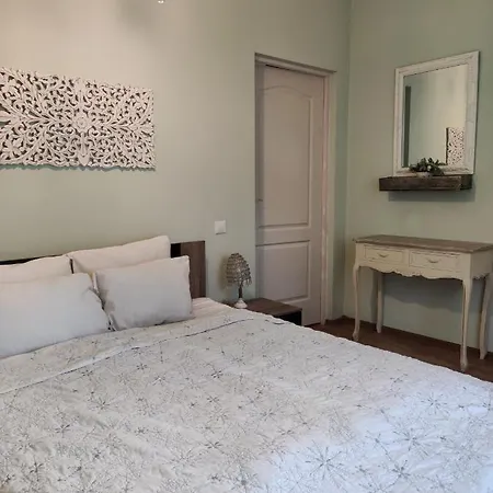 Boutigue House With Terrace And Garden Free Parking Apartment