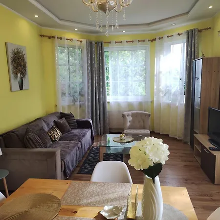 Huoneisto Boutigue House With Terrace And Garden Free Parking *