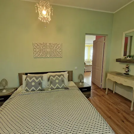 Boutigue House With Terrace And Garden Free Parking Апартаменти Рига