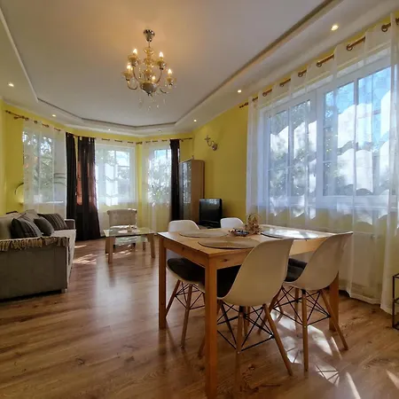 Boutigue House With Terrace And Garden Free Parking Рига